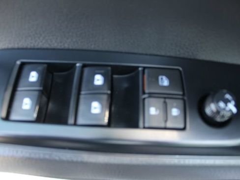 Used 2020 Toyota Camry SE FWD image 43