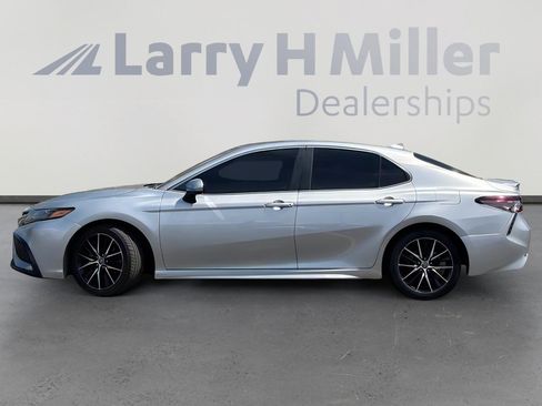 Used 2021 Toyota Camry SE FWD image 2