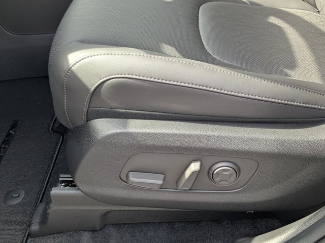 New 2027 Kia Carnival FWD image 21