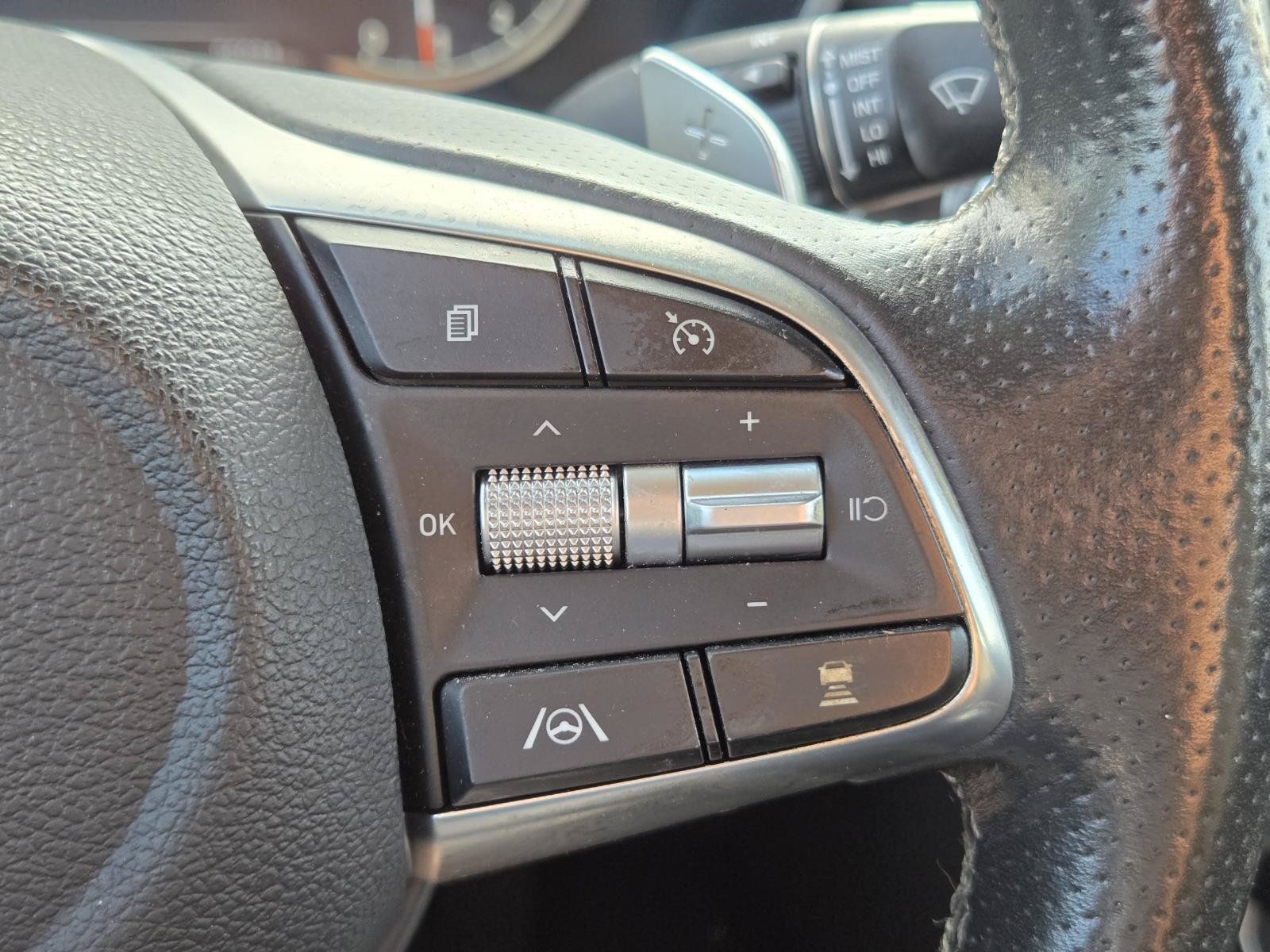 Used 2022 Genesis G70 2.0T AWD/4WD image 24