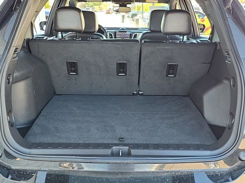 Used 2023 Chevrolet Equinox Premier image 7