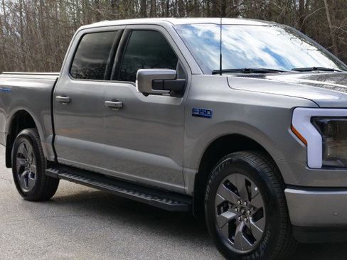 Used 2024 Ford F150 Lightning Lariat image 44