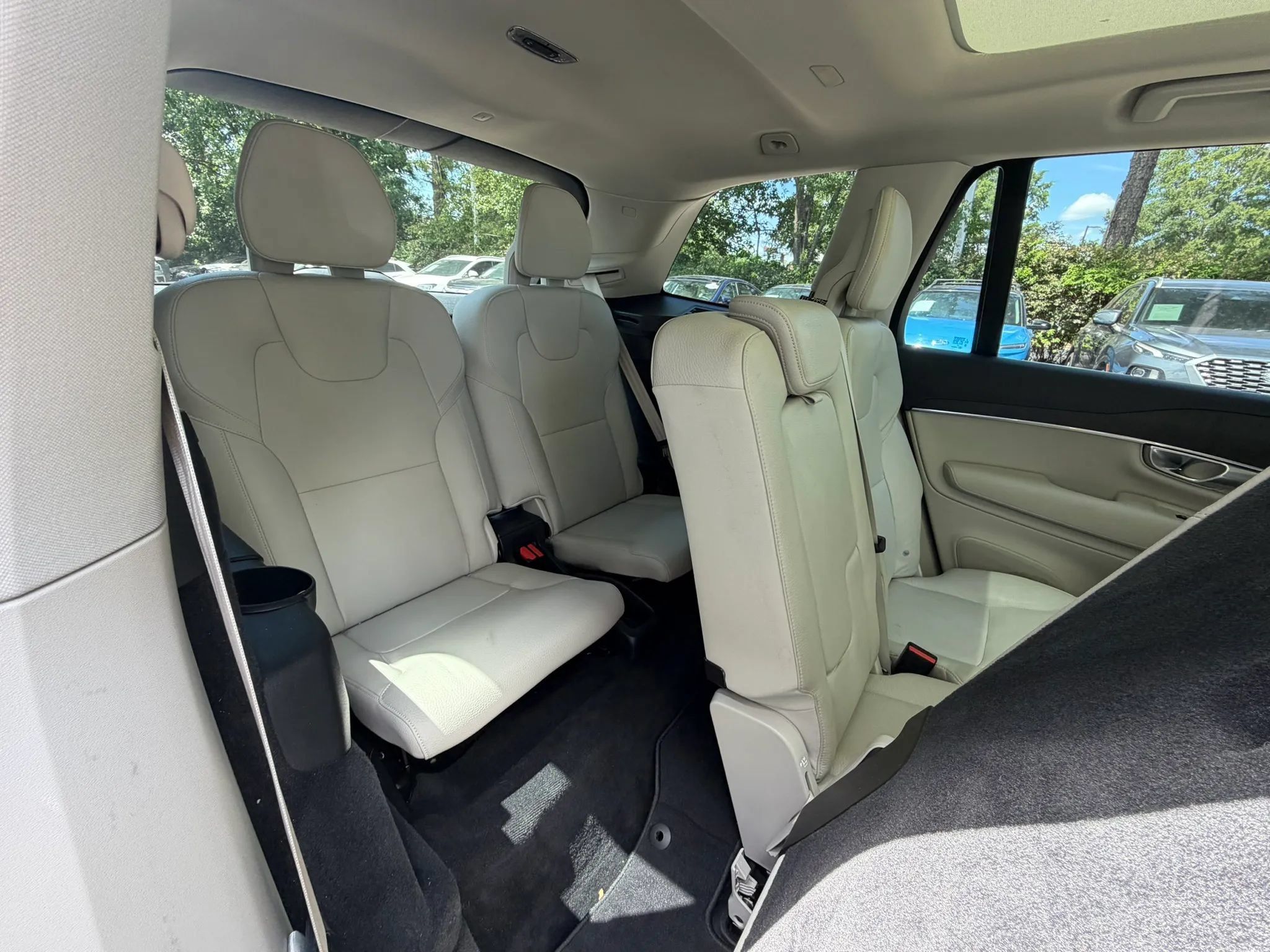 Used 2020 Volvo XC90 T6 Momentum w/ Protection Package Premier AWD/4WD image 15