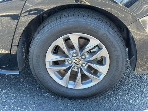 Certified 2024 Toyota Sienna LE image 10