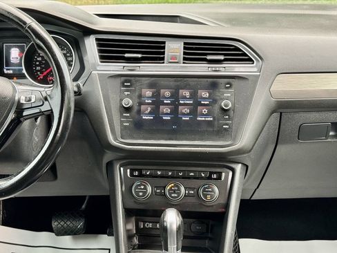 Used 2018 Volkswagen Tiguan SE AWD/4WD image 23
