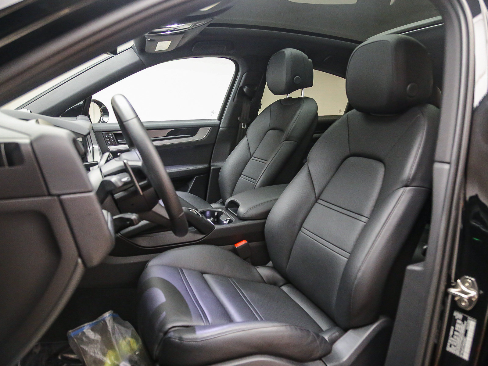 Certified 2026 Porsche Cayenne Coupe AWD/4WD image 10