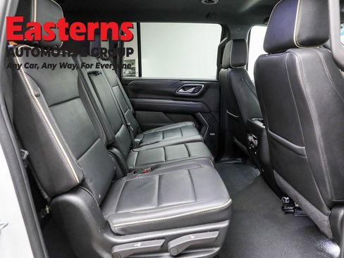 Used 2024 GMC Yukon XL SLT AWD/4WD image 26