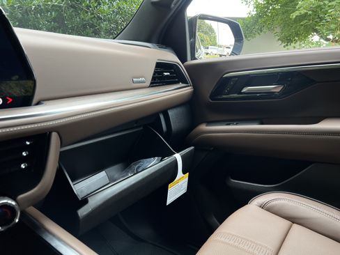 New 2026 Chevrolet Tahoe High Country w/ LPO, Get Active Package AWD/4WD image 30