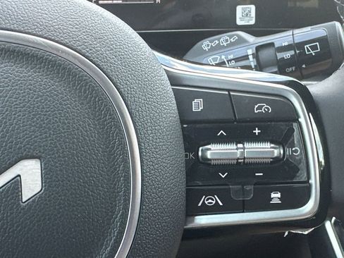 New 2026 Kia Carnival EX FWD image 28