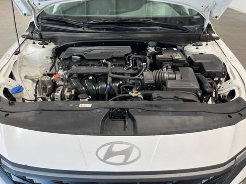 Used 2024 Hyundai Elantra SEL FWD image 9