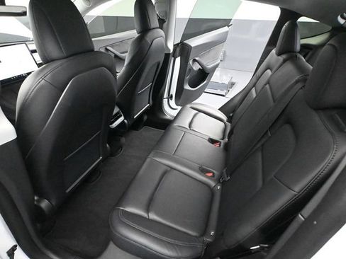 Used 2022 Tesla Model Y Long Range image 30