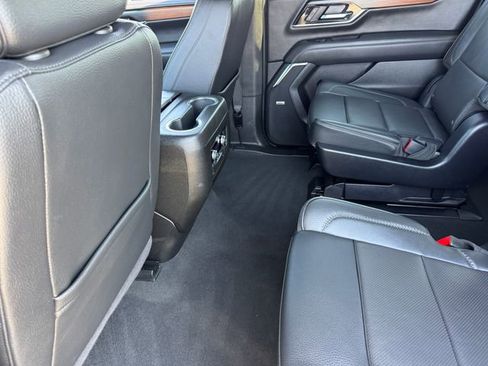 Used 2025 GMC Yukon XL Denali AWD/4WD image 17