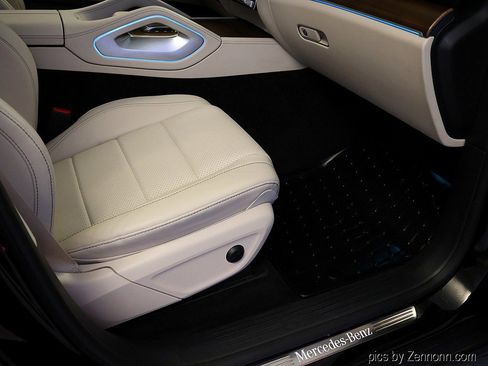 Used 2023 Mercedes-Benz GLS 450 4MATIC image 40