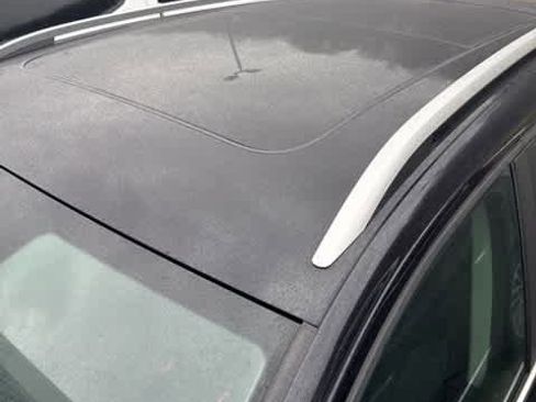 Certified 2022 Volkswagen Taos SE w/ Panoramic Sunroof Package image 10