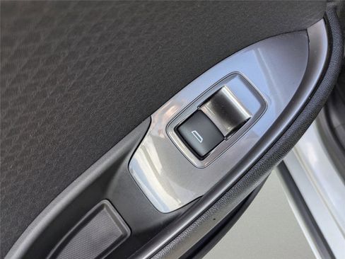 Used 2019 Chevrolet Malibu LS image 16