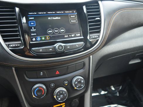 Used 2018 Chevrolet Trax LT w/ LT Convenience Package image 18