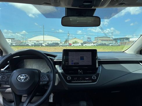 Used 2025 Toyota Corolla LE FWD image 31