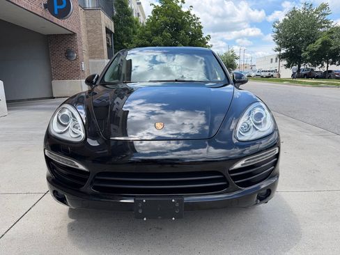 Used 2014 Porsche Cayenne w/ Comfort Plus Package AWD/4WD image 2