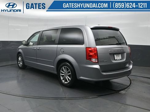 Used 2016 Dodge Grand Caravan SE image 8
