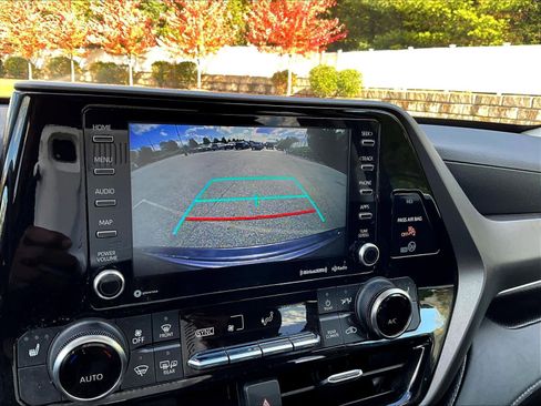 Used 2022 Toyota Highlander XLE image 20