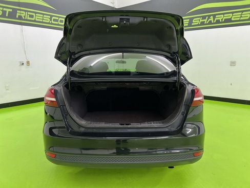 Used 2017 Ford Focus SE FWD image 9