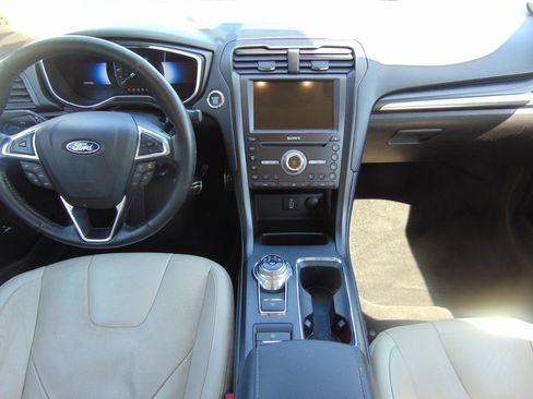 Used 2018 Ford Fusion Titanium FWD image 17