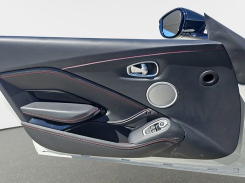 Used 2023 Aston Martin V8 Vantage Coupe image 26