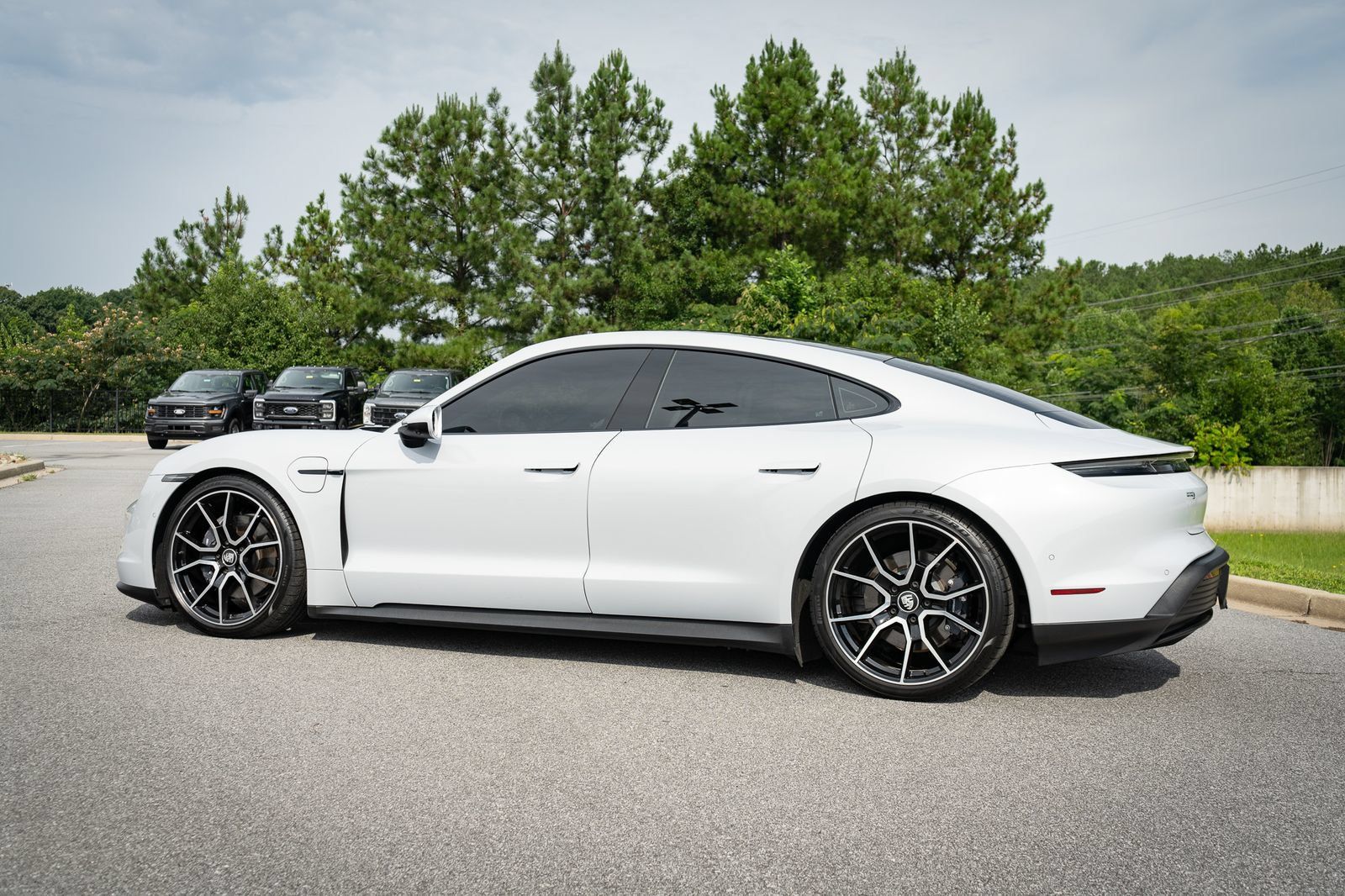 Used 2023 Porsche Taycan RWD image 15