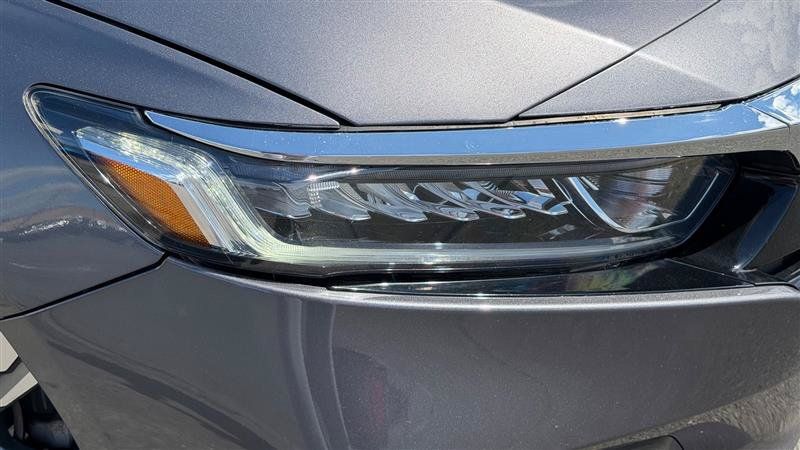 Used 2018 Honda Accord EX image 11