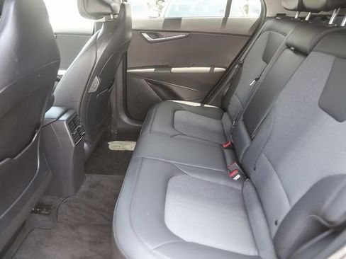 Certified 2025 Kia Niro EX FWD image 19