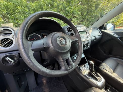 Used 2012 Volkswagen Tiguan LE FWD image 36