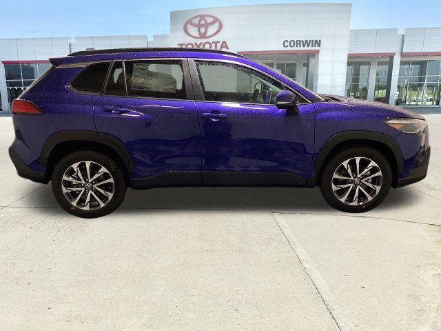 Used 2024 Toyota Corolla Cross XLE w/ Convenience Package AWD/4WD image 10