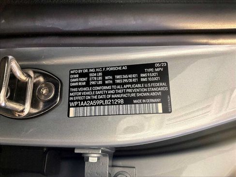 Certified 2023 Porsche Macan AWD/4WD image 36