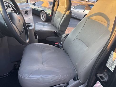 Used 2001 Ford E-250 and Econoline 250 image 15