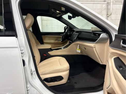 New 2026 Jeep Grand Cherokee Limited AWD/4WD image 39