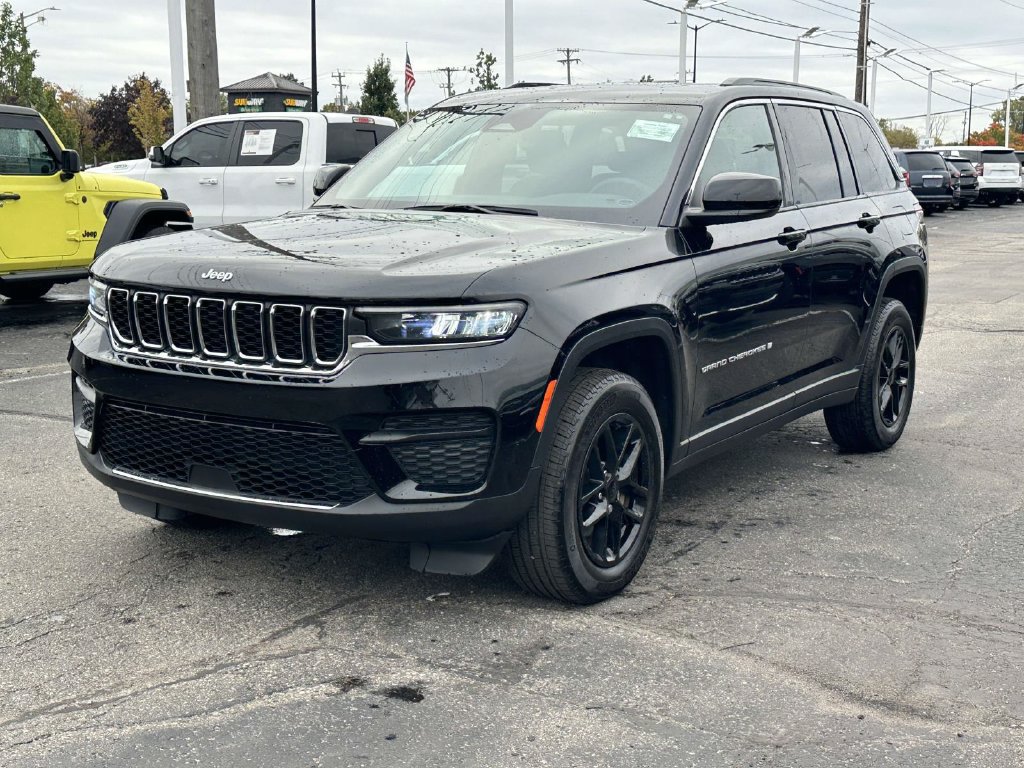Used 2024 Jeep Grand Cherokee Laredo X w/ Luxury Tech Group I AWD/4WD image 7