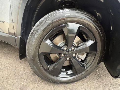 Used 2017 Jeep Cherokee Sport FWD image 47