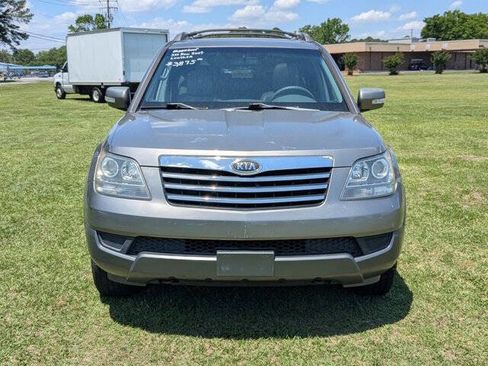 Used 2009 Kia Borrego LX w/ Convenience Pkg RWD image 8