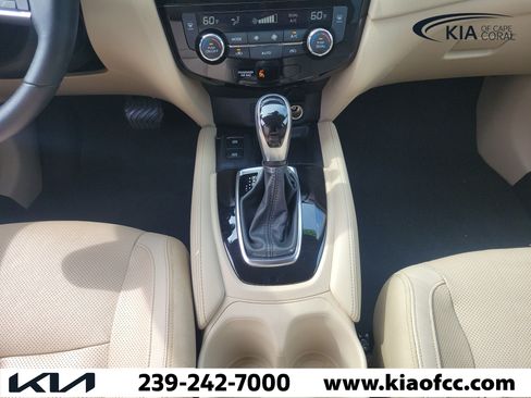 Used 2020 Nissan Rogue SL w/ Premium Package FWD image 19