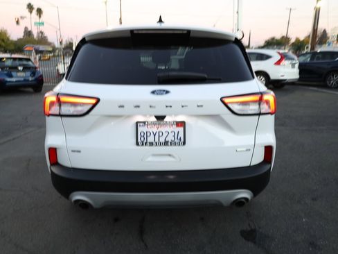 Used 2020 Ford Escape SE image 5