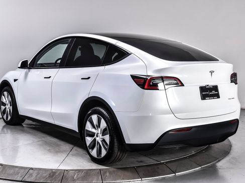 Used 2023 Tesla Model Y Long Range AWD/4WD image 4