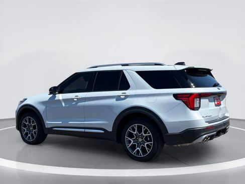 Used 2025 Ford Explorer Platinum w/ Ultimate Package AWD/4WD image 3