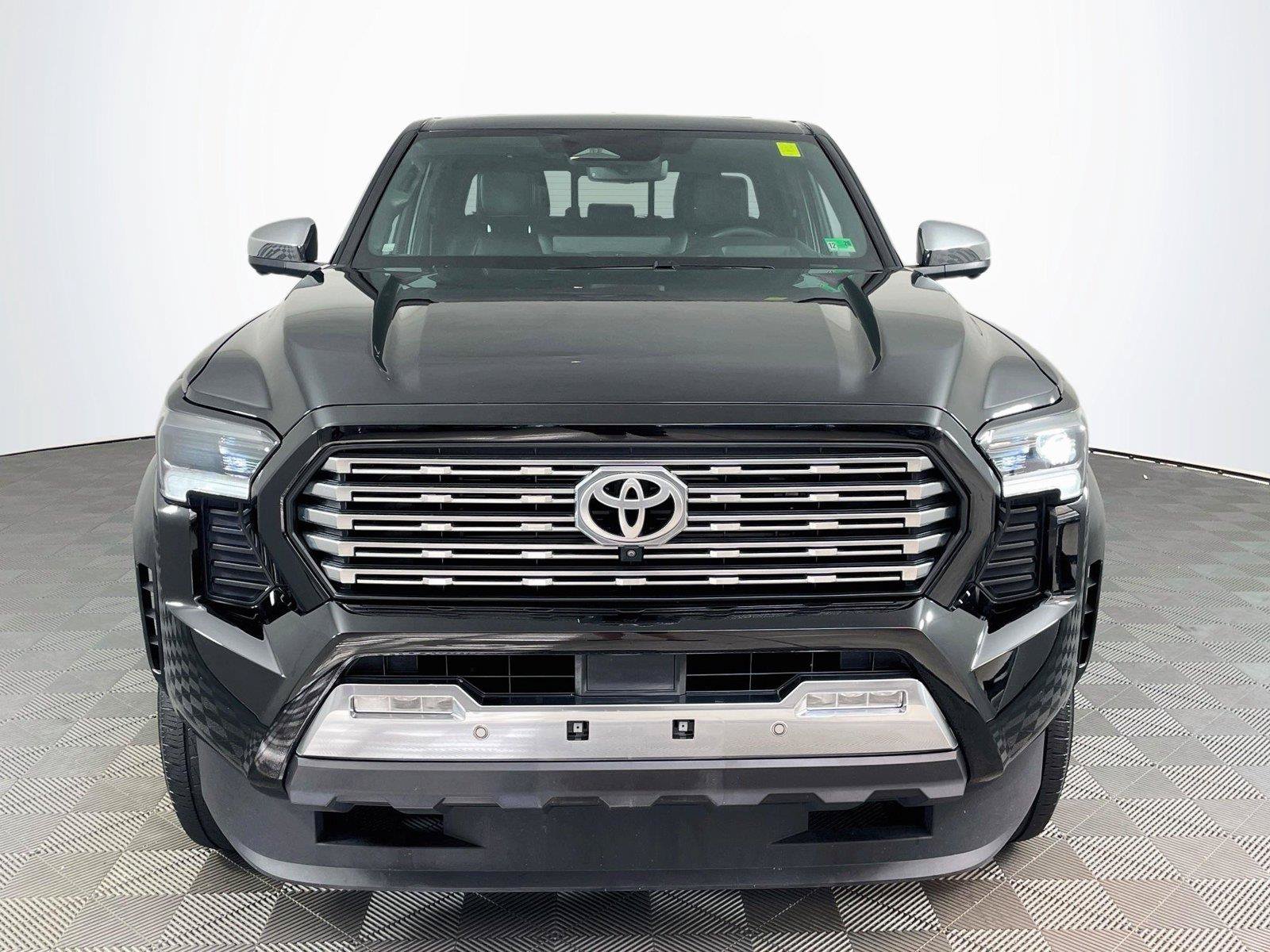 Used 2024 Toyota Tacoma Limited w/ Limited Package (LT) AWD/4WD image 2