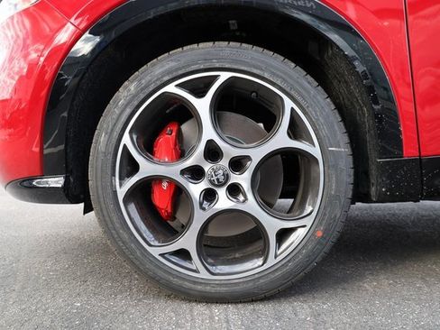 New 2025 Alfa Romeo Tonale w/ Premium Package image 8