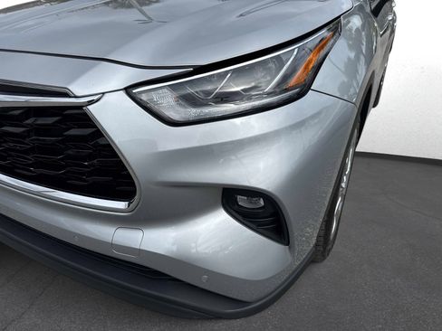 Used 2022 Toyota Highlander Limited image 9