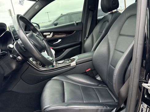 Used 2017 Mercedes-Benz GLC 300 4MATIC image 4