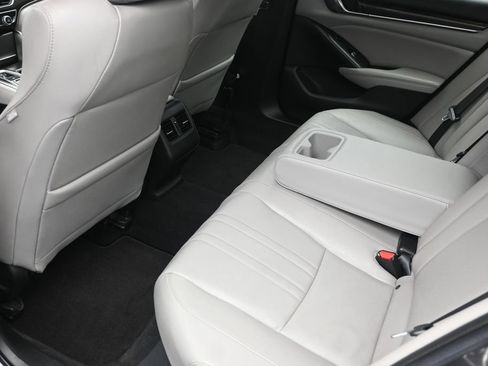 Used 2019 Honda Accord Touring image 13
