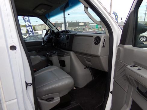 Used 2017 Ford E-450 and Econoline 450 Super Duty w/ Power Windows & Locks Group image 18