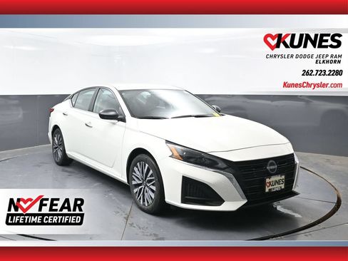 Used 2025 Nissan Altima 2.5 SV FWD image 1
