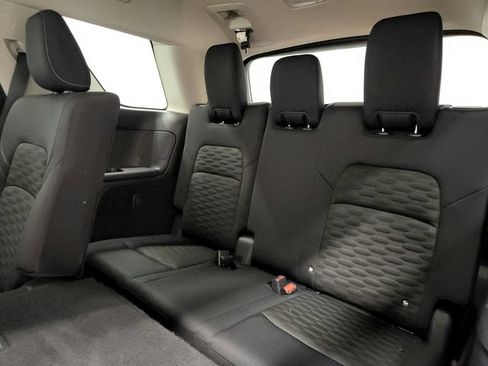 Used 2025 Nissan Pathfinder SV AWD/4WD image 29
